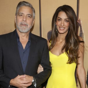 George et Amal Clooney sont propriétaires d'une villa à Brignoles.
George Clooney et Amal Clooney - Première du film "The Boys in The Boat" à Los Angeles