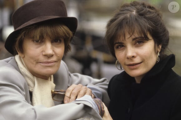 Archives - En France, à Paris, Nadine Trintignant et sa fille Marie Trintignant le 15 avril 1994.