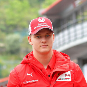 Une "expérience incroyable et une collection super cool", comme le précise le jeune pilote
 
Mick Schumacher lors de la préparation du Grand Prix de Formule Un (F1) de Monaco, le 22 mai 2019.
