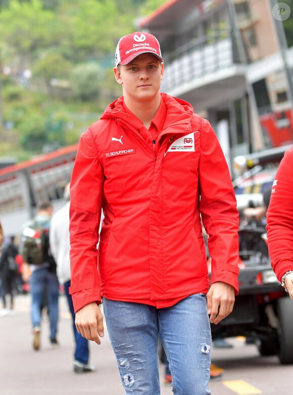 Une "expérience incroyable et une collection super cool", comme le précise le jeune pilote
 
Mick Schumacher lors de la préparation du Grand Prix de Formule Un (F1) de Monaco, le 22 mai 2019.
