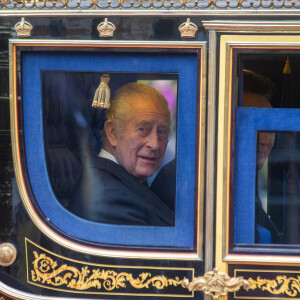 Le roi Charles III d'Angleterre, et le président sud-coréen Yoon Suk Yeol - La famille royale britannique se rend au palais de Buckingham avec le président sud-coréen et sa femme la Première Dame au palais de Buckingham à Londres, Royaume Uni, le 21 novembre 2023. © Tayfun Salci/ZUMA Press/Bestimage 