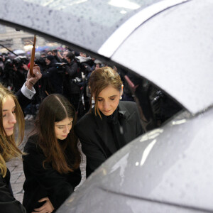 Elles devront en effet reprendre ses missions. 
La princesse Vittoria de Savoie, La princesse Luisa de Savoie, La princesse Clotilde Courau de Savoie - Les funérailles du prince Victor Emmanuel de Savoie, fils du dernier roi d'Italie, en la cathédrale Saint-Jean-Baptiste de Turin, le 10 février 2004. 