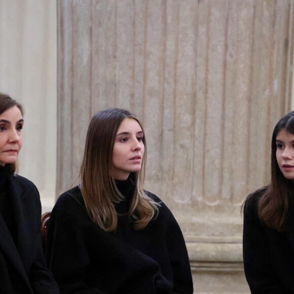 La princesse Clotilde Courau et ses filles les princesses Vittoria et Luisa - Veillée funèbre du prince Victor-Emmanuel de Savoie, en l'Eglise de Sant'Uberto à Turin, en présence de sa veuve Marina Ricolfi-Doria, de son fils, le prince E-P. de Savoie avec sa femme la princesse Clotilde Courau et leurs filles les princesses Vittoria et Luisa, le 9 février 2024. Le fils du dernier roi d'Italie s'est éteint le 3 février 2024 à l'âge de 86 ans. © Dominique Jacovides/Bestimage  Funeral wake of Prince Victor-Emmanuel of Savoy, in the Church of Sant'Uberto in Turin, in the presence of his widow Marina Ricolfi-Doria, his son, Prince E-P. of Savoy with his wife Princess Clotilde Courau and their daughters Princesses Vittoria and Luisa, February 9, 2024. The son of the last king of Italy died on February 3, 2024 at the age of 86.