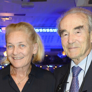 Et qu'ils avaient 12 ans d'écart.
Michel Drucker, Robert Badinter et sa femme Elisabeth - Michel Drucker a remis la Légion d'honneur à Jean Nainchrik au Pavillon Gabriel à Paris, le 28 septembre 2014.