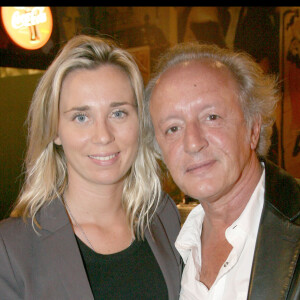 EXCLUSIF - Didier Barbelivien et sa femme Laure dans la loge après le concert de Sylvie Vartan à l'Olympia.