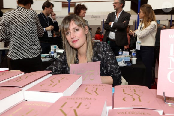 L'occasion de s'intéresser de plus près à sa vie de famille
Aurélie Valognes lors de la 41ème Foire du Livre de Brive dans La Halle Brassens, à Brive-la-Gaillarde, France, le 11 novembre 2023. © Jean-Marc-Lhomer/Bestimage