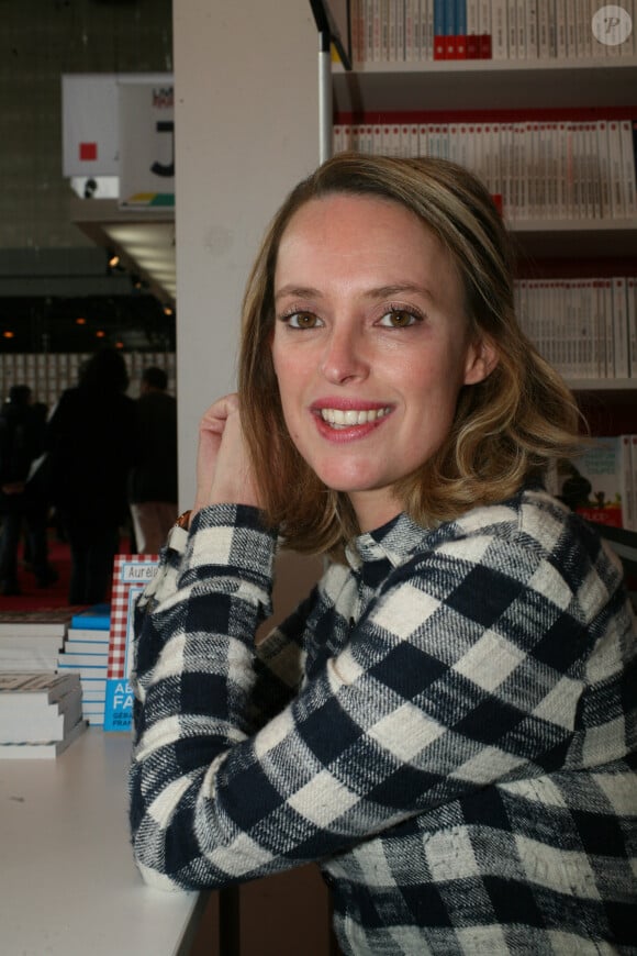 Aurélie Valognes lors de la 37ème édition du Salon du livre au parc des expositions, à la porte de Versailles, à Paris, France, le 26 mars 2017.