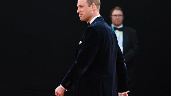 PHOTOS Prince William sans Kate Middleton aux BAFTA mais très bien entouré : smoking de velours et sourires appuyés