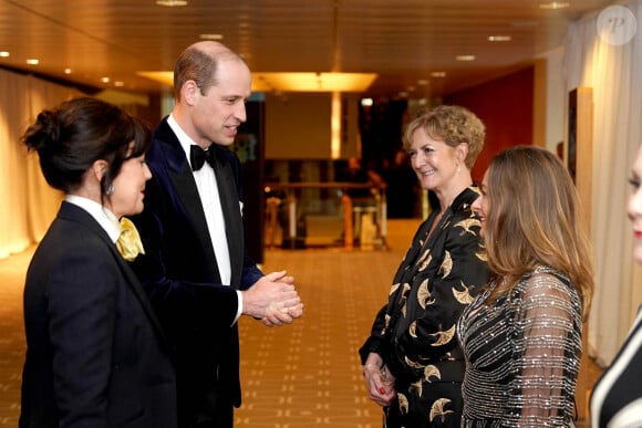 Le prince William avec Emma Baehr et Sara Putt lors des BAFTA awards au Royal Albert Hall à Londres le 18 février 2024. © Jordan Pettitt/PA Wire/ABACAPRESS.COM