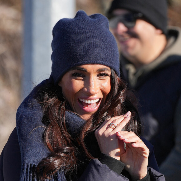 Le prince Harry fait du skeleton sous les yeux de Meghan Markle lors d'une visite au camp d'entrainement des athlètes des Invictus Games 2024 à Whistler en Colombie Britannique le 15 février 2024. 