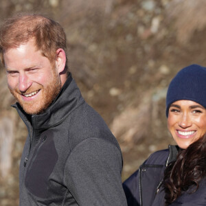 Le prince Harry fait du skeleton sous les yeux de Meghan Markle lors d'une visite au camp d'entrainement des athlètes des Invictus Games 2024 à Whistler en Colombie Britannique le 15 février 2024. 