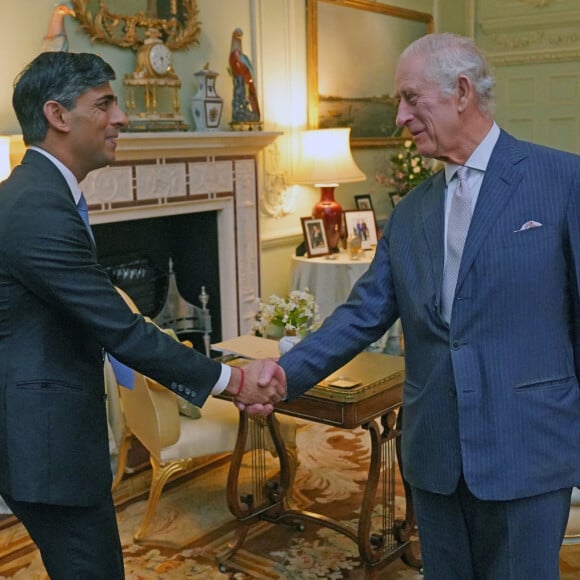 Alors qu'il rencontrait aujourd'hui le Premier ministre britannique Rishi Sunak.
Le roi Charles III d'Angleterre, rencontre le Premier ministre britannique Rishi Sunak pour sa première audience en personne depuis le diagnostic de cancer du roi, au palais de Buckingham, à Londres, Royaume-Uni, le 21 février 2024. 