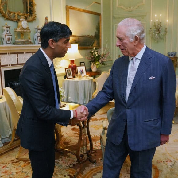 Pour sa première audience en personne.
Le roi Charles III d'Angleterre, rencontre le Premier ministre britannique Rishi Sunak pour sa première audience en personne depuis le diagnostic de cancer du roi, au palais de Buckingham, à Londres, Royaume-Uni, le 21 février 2024. 