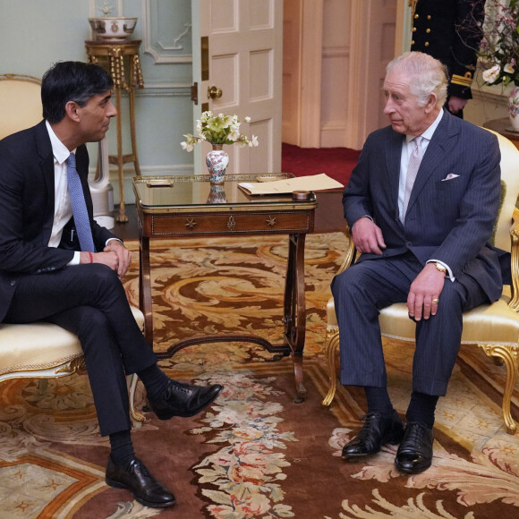 Depuis le diagnostic de cancer du roi.
Le roi Charles III d'Angleterre, rencontre le Premier ministre britannique Rishi Sunak pour sa première audience en personne depuis le diagnostic de cancer du roi, au palais de Buckingham, à Londres, Royaume-Uni, le 21 février 2024. 