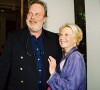 Et avec qui elle a épousé le meme homme, William Marshall ?
Michèle Morgan et son fils Mike Marshall lors du vernissage de l'exposition des toiles de Michèle Morgan à la Galerie Kosky à Paris, le 10 mai 1999.