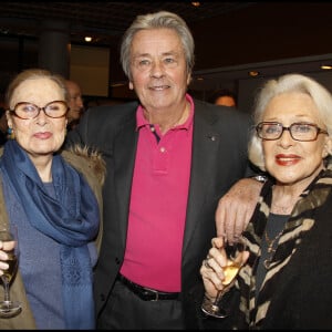 Rétro - Décès de l'actrice Micheline Presle à l'âge de 101 ans - MICHELE MORGAN, ALAIN DELON, MICHELINE PRESLE - PROJECTION CHEZ FRANCE TELEVISION DE "LES TROIS GLORIEUSES", DOCUMENTAIRES ECRIT PAR HENRY JEAN SERVAT, REALISE ET PRODUIT PAR FRANCE TELEVISION, RACONTE LES 3 MONUMENTS DU CINEMA FRANCAIS MICHELE MORGAN, MICHELINE PRESLE & DANIELE DARIEUX  