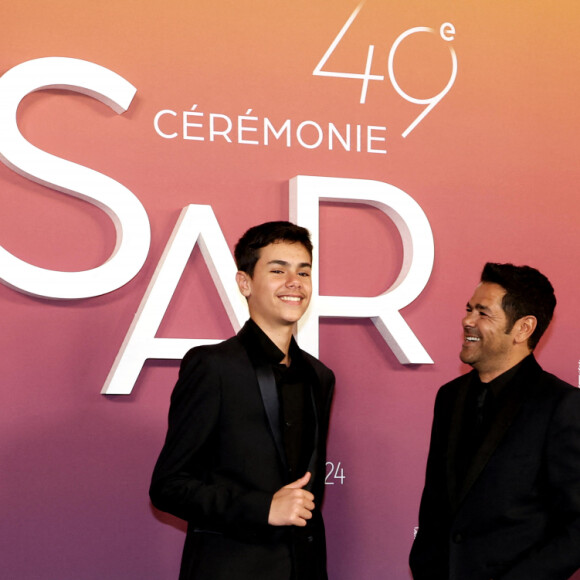 Jamel Debbouze et son fils Léon - Photocall des lauréats (press room) lors de la 49ème édition de la cérémonie des César à l’Olympia à Paris le 23 février 2024 © Dominique Jacovides / Olivier Borde / Bestimage