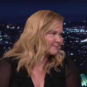 Amy Schumer dans l'émission de Jimmy Fallon.