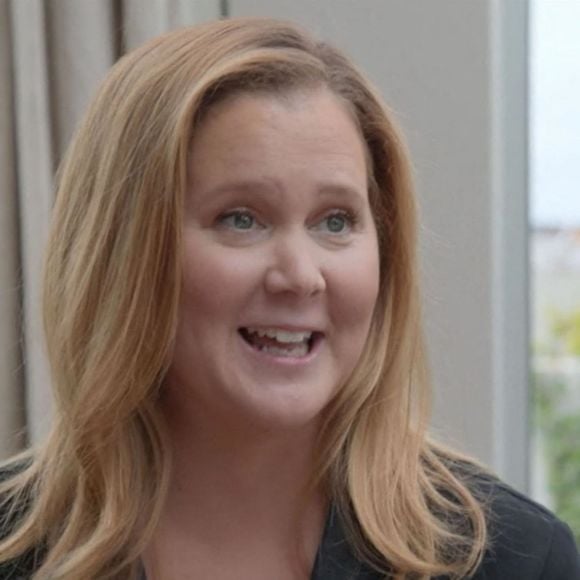 Kim Kardashian et Amy Schumer dans l'émission "The Kardashians". 