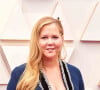 Ces derniers ont remarqué que le visage de l'actrice gonflait anormalement depuis quelques temps
Amy Schumer lors de la 94ème édition de la cérémonie des Oscars au théâtre Dolby, à Los Angeles, Californie, Etats-Unis, le 27 mars 2022. 
