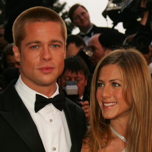 Elle a également été mariée avec Brad Pitt. 
Brad Pitt et sa femme Jennifer Aniston lors du 57ème Festival International du Film de Cannes, le 13 mai 2004. © Frédéric Piau/Bestimage 