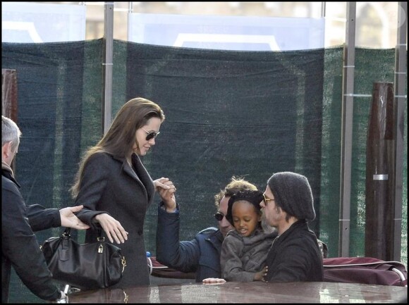 Angelina Jolie et Brad Pitt à Venise en famille pour le tournage de The Tourist
