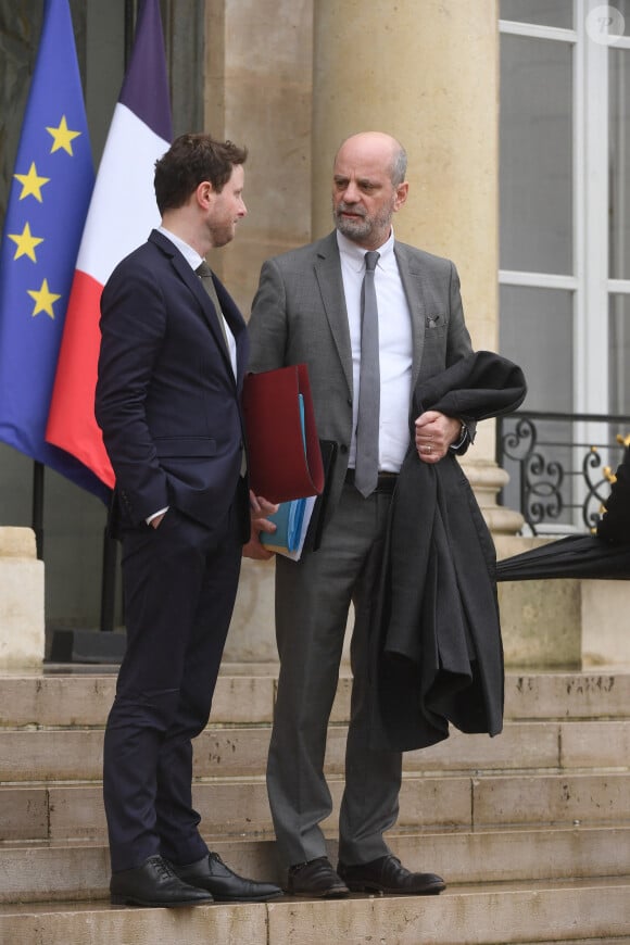 Clément Beaune et Jean-Michel Blanquer à la sortie du Conseil des ministres au Palais de l'Élysée à Paris le 13 avril 2022. © Giancarlo Gorassini / Bestimage