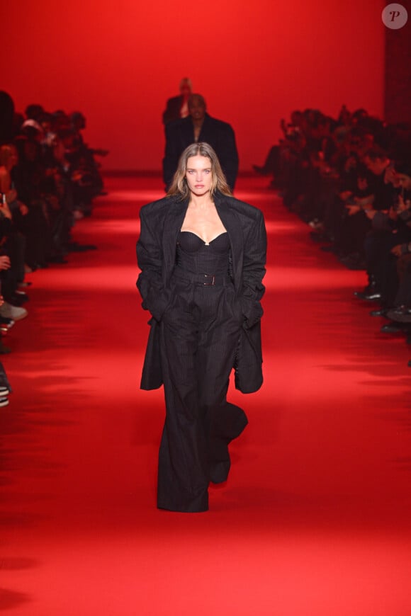 Natalia Vodianova au défilé Vetements mode femme automne / hiver 2024-2025 lors de la Fashion Week de Paris (PFW), au Pavillon Cambon , France, le 1er Mars 2024. 