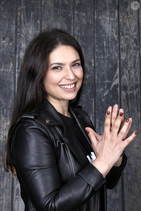 Mais leurs retrouvailles chaleureuses n'est pas la seule chose qui donne le sourire à Lucie Bernardoni. 
Portrait de Lucie Bernardoni lors de l'enregistrement de l'émission "Chez Jordan" à Paris. Le 6 Juin 2022.
