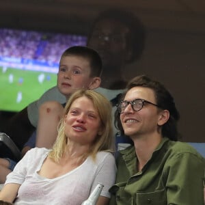 Exclusif - Mélanie Thierry assiste très triste et en pleurs assiste au match amical France Anglettere avec son compagnon Raphaël et son fils Roman au Stade de France à Saint-Denis le 13 juin 2017.
