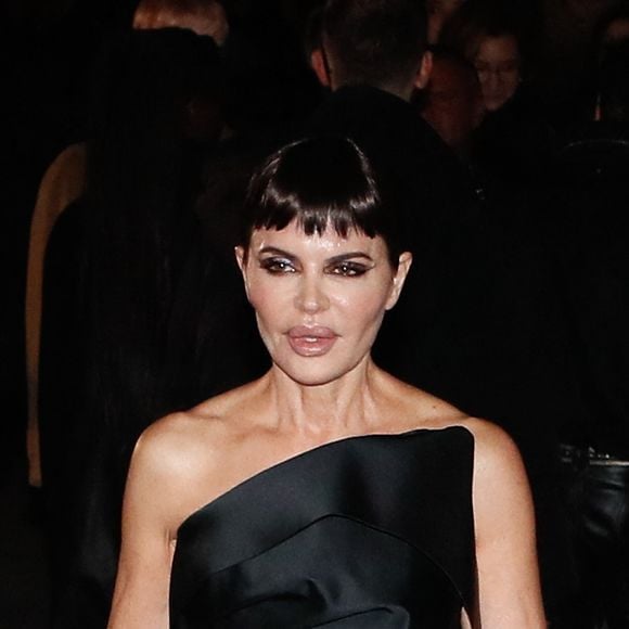 La griffe française a dévoilé un défilé étourdissant, dans le 17e arrondissement, dans l'immense cour du lycée Carnot, le 3 février 2024.
Lisa Rinna - Défilé de mode Mugler collection femme automne-hiver 2024-2025 au lycée Carnot à Paris, le 3 mars 2024. © Christophe Clovis / Bestimage