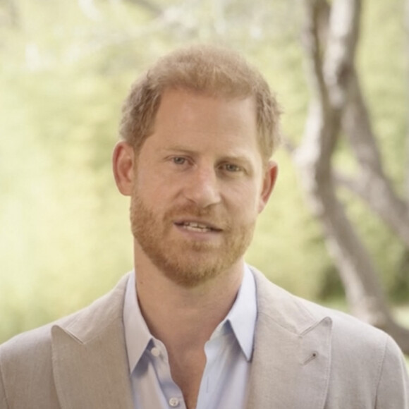 Pourquoi avoir attendu tout ce temps depuis 2012 ? 
Le prince Harry a fait une apparition surprise lors d'une cérémonie de remise de prix le jour même où il a découvert qu'il avait perdu une offre visant à obtenir une sécurité financée par les contribuables pour ses visites en Grande-Bretagne.