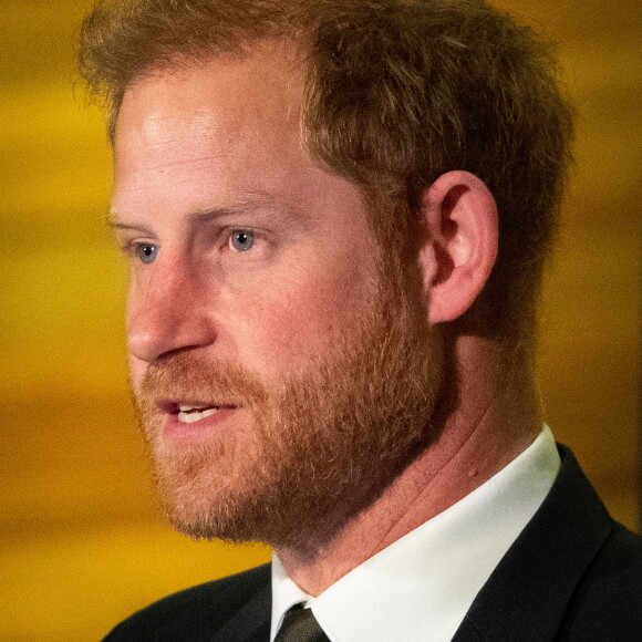 Le prince Harry, duc de Sussex, prend la parole lors du dîner des Invictus Games « à un an du début » à Vancouver le 16 février 2024 © Ethan Cairns/The Canadian Press via ZUMA Press/Bestimage