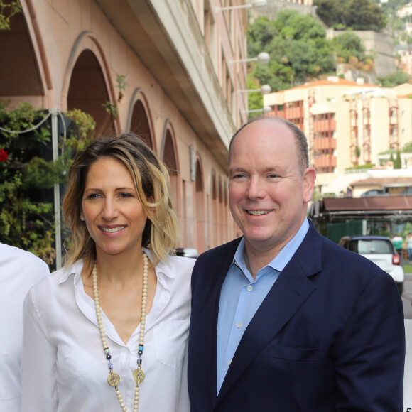 Le prince Albert II de Monaco, accompagné de Maud Fontenoy, fait le tour du salon Monacology 2019 le 14 juin 2019. Le salon Monacology permet aux monégasques et aux habitants limitrophes de participer à des ateliers pour les sensibiliser à l'environnement. Le comité d'organisation propose, avec la participation de près de 30 acteurs économiques de la Principauté, des ateliers pédagogiques du 11 au 14 juin. © Olivier Huitel / Pool Monaco / Bestimage 