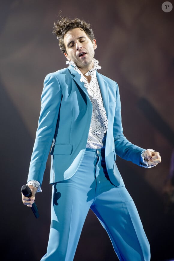 Un petit désagrement qui arrive malheureusement surtout après avoir enchaîné 5 concerts depuis le lancement de sa tournée le 26 février 2024. 
Mika en concert à Padoue en Italie le 1er février 2020.