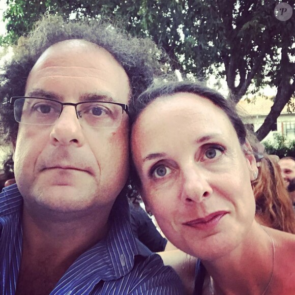 Laurent Karila, le psychiatre de l'émission "Ça commence aujourd'hui", présente sur Instagram sa femme Mélanie et leurs fils Noé et Emile. Le petit dernier est son portrait craché !