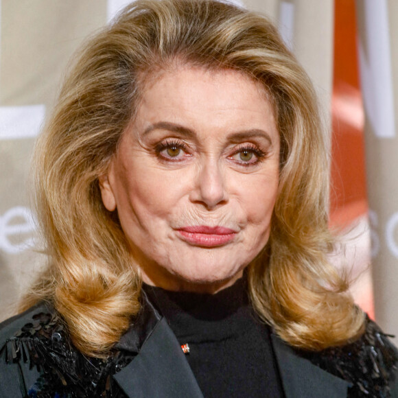 La loi a inscrit dans la Constitution la liberté garantie des femmes de recourir à l'interruption volontaire de grossesse (IVG)
L'actrice Catherine Deneuve lors de l'inauguration les vitrines de Noël du Printemps Haussmann à Paris, France