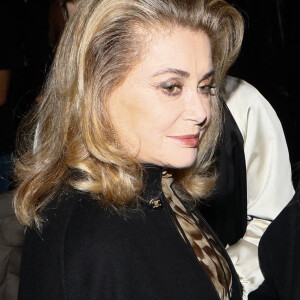 Catherine Deneuve au défilé de mode Celine Homme automne-hiver 2023/24 au Palace à Paris le 10 février 2023. © Christophe Clovis / Bestimage 