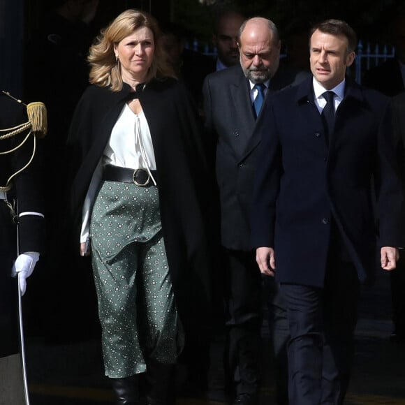 Yaël Braun-Pivet, présidente de l'Assemblée Nationale, le président français, Emmanuel Macron, Éric Dupond-Moretti, garde des Sceaux, ministre de la Justice lors de la cérémonie publique de scellement de la loi constitutionnelle du 8 mars 2024 portant sur la liberté de recourir à l'interruption volontaire de grossesse (IVG), au ministère de la Justice, place Vendôme, à Paris, France, le 8 mars 2024. © Stéphane Lemouton/Bestimage 