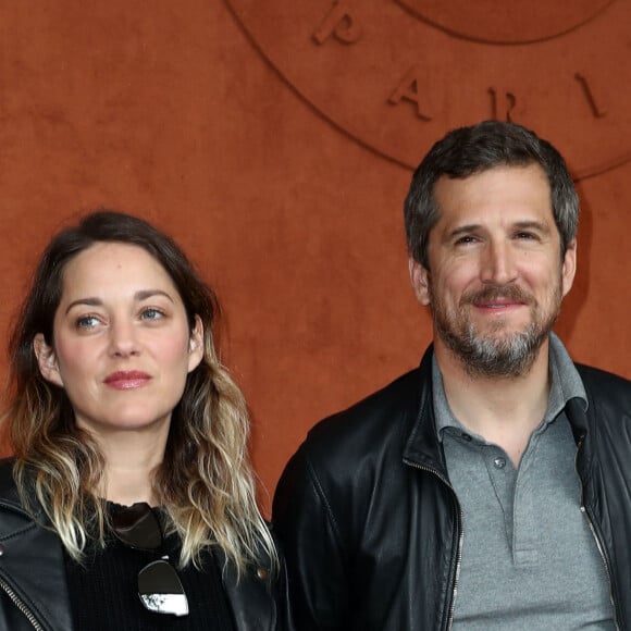 Au fil des années, de nombreuses rumeurs ont vu le jour au sujet de leur relation
Guillaume Canet et sa compagne Marion Cotillard - People au village pour la finale hommes lors des internationaux de France de tennis de Roland Garros 2019 à Paris le 9 juin 2019. © Jacovides - Moreau / Bestimage 