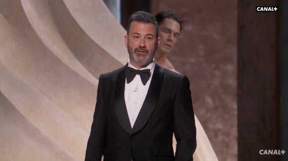 Oscars 2024 : Pourquoi cette star du catch était complètement nue derrière Jimmy Kimmel lors de la cérémonie ?