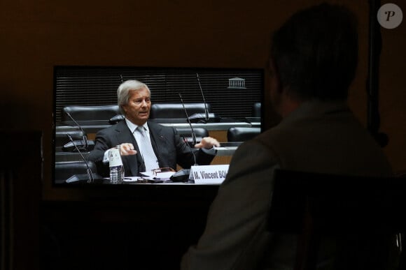 Un sujet qui l'a poussé à partager une anecdote personnelle.
Vincent Bolloré, Président du conseil de surveillance de Vivendi, lors d'une audition devant la commission d'enquête parlementaire sur les procédures d'autorisation des services nationaux de télévision à l'Assemblée nationale, à Paris, le 13 mars 2024. © Stéphane Lemouton / Bestimage