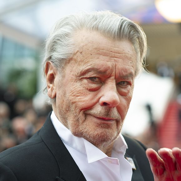Exclusif - Alain Delon - Arrivée des people à la montée des marches du film "A Hidden Life" lors du 72ème Festival International du Film de Cannes.