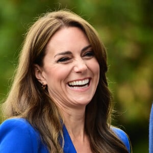 Mais qui se veut rassurant autour de l'état de santé de la princesse.
Le prince William, prince de Galles, et Catherine (Kate) Middleton, princesse de Galles, au centre sportif national de Bisham Abbey à Marlow, à l'occasion de la Journée mondiale de la Santé mentale, le 12 octobre 2023. 