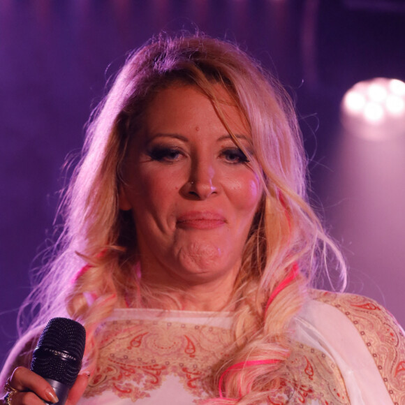 Ce sont ses voisins qui ont alerté les pompiers afin qu'ils prennent en charge l'ancienne candidate de télé-réalité de 46 ans.
Exclusif - Loana (Loana Petrucciani) - Concert de Eryl Prayer (sosie d'Elvis Priesley) lors de la tournée "Elvis Tour intimiste" avec la participation de Loana au bateau théâtre "Le Nez Rouge" à Paris, le 26 juin 2021. © Christophe Clovis / Bestimage