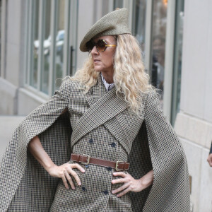 Céline Dion prend la pose pour les photographes à New York, le 5 mars 2020. 