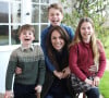 Elle est aussi au coeur d'un scandale après la photo retouchée publiée pour la fête des Mères
Le prince William a partagé une photographie de la princesse de Galles Catherine Kate Middleton avec ses enfants le 10 mars 2024.