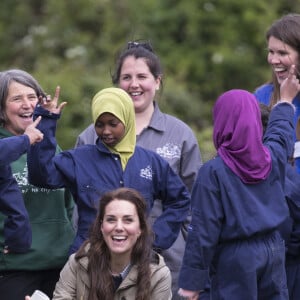 Catherine (Kate) Middleton en visite à Airlingham dans le Gloucestershire, Royaume Uni, le 3 mai 2017, avec les élèves de l’école primaire de Vauxhall de Londres, ceci dans le cadre d’un programme visant à faire découvrir la vie à la ferme aux petits citadin.