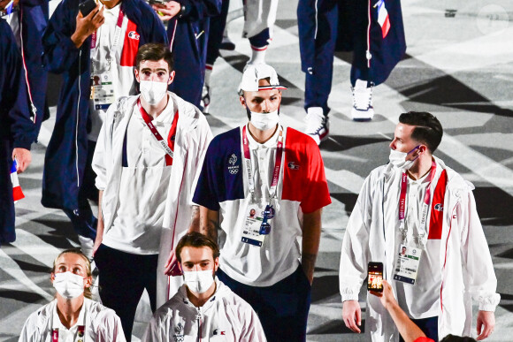 Cérémonie d'ouverture des Jeux Olympiques de Tokyo 2020, le 23 juillet 2021. Défilé de la délégation française avec la judokate Clarisse Agbegnenou et le gymnaste Samir Ait Said en porte-drapeaux. 