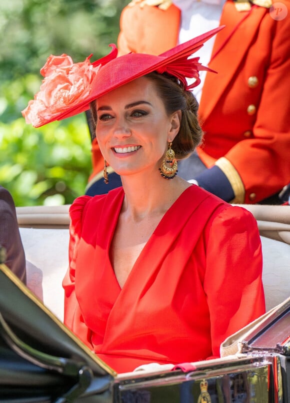 Elle avait également modifié un cliché de la reine Elizabeth II entourée de tous ses arrière-petits-enfants publié en avril 2023 pour ce qui aurait été le 97e anniversaire de la Souveraine
Kate Middleton à Royal Ascot, Royaume-Uni